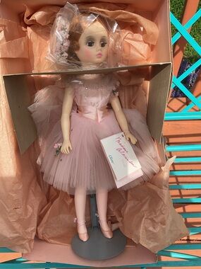 Madame Alexander (1652) Elise Pink Ballerina Doll in Floral Tulle Costume